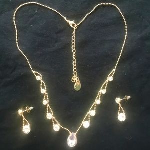 Necklace and earring set